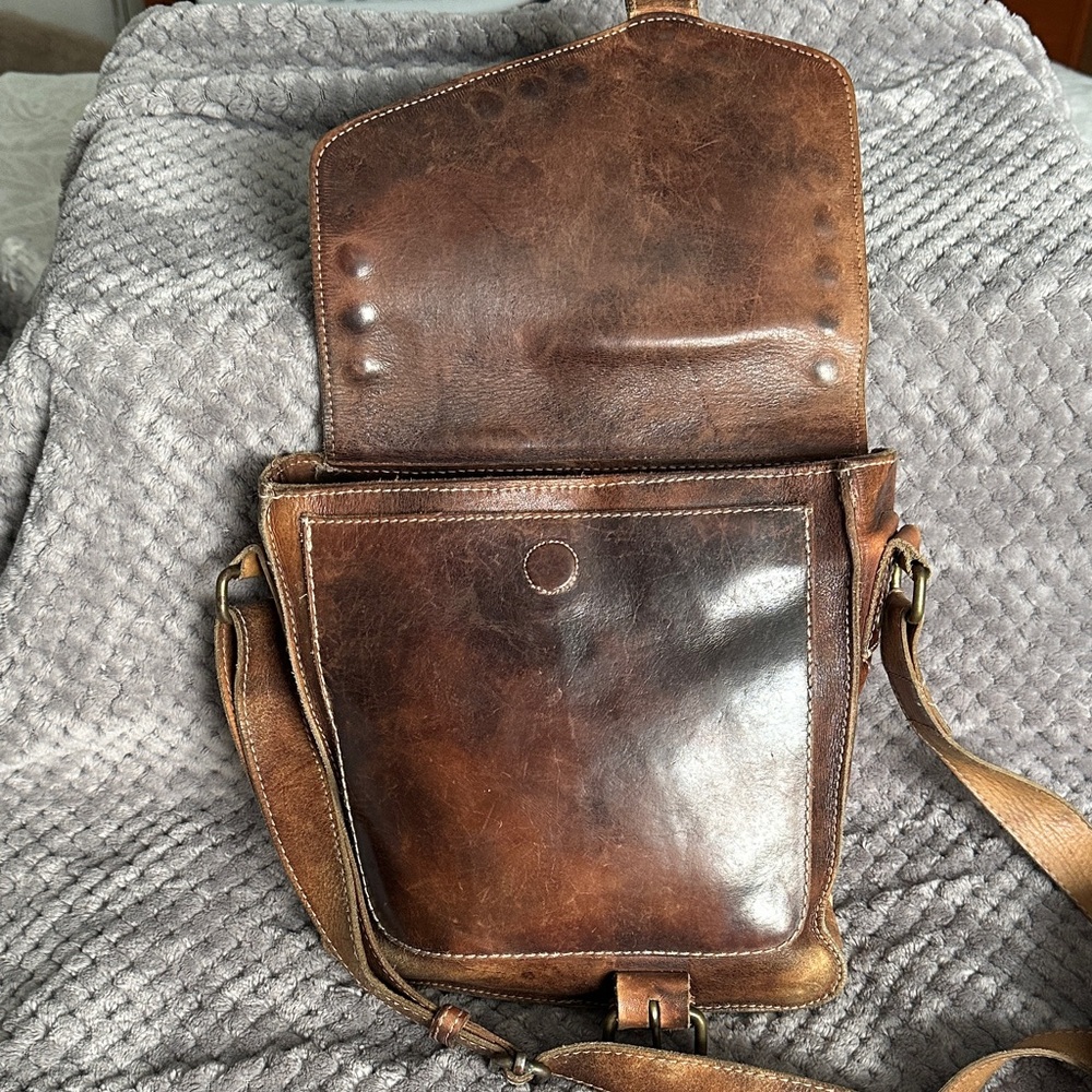 BED|STU Venice Beach Studded Leather Crossbody Bag - Picture 4 of 7